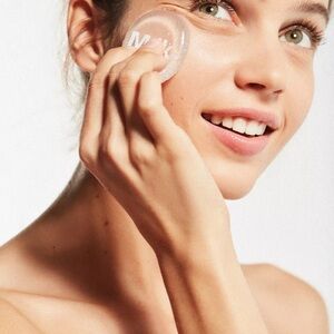 Milk Makeup: Dab + Blend Makeup Applicator